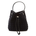 Una borsa a mano da donna modello secchiello della collezione BPrime Bags, in tessuto termoformato 3D Cube, con chiusura con lacci, manico e tracolla rimovibile in pelle.