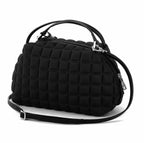 una borsa a mano da donna, di piccole dimensioni, della collezione BPrime Bags, in tessuto termoformato 3D Cube, con chiusura centrale a zip, manici e tracolla rimovibile in pelle.