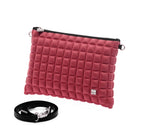 una borsetta da donna della collezione BPrime Bags, modello clutch, realizzata con il tessuto riciclato termoformato 3D Cube, con chiusura a zip logo BPrime in metallo, color verde militare.