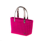una borsa da donna modello shopping della collezione BPrime Bags, realizzata con il tessuto riciclato termoformato 3D Cube, con chiusura a bottone magnetico, manici e tasca interna in materiali a scelta come pelle, bio veg mais o laminato.