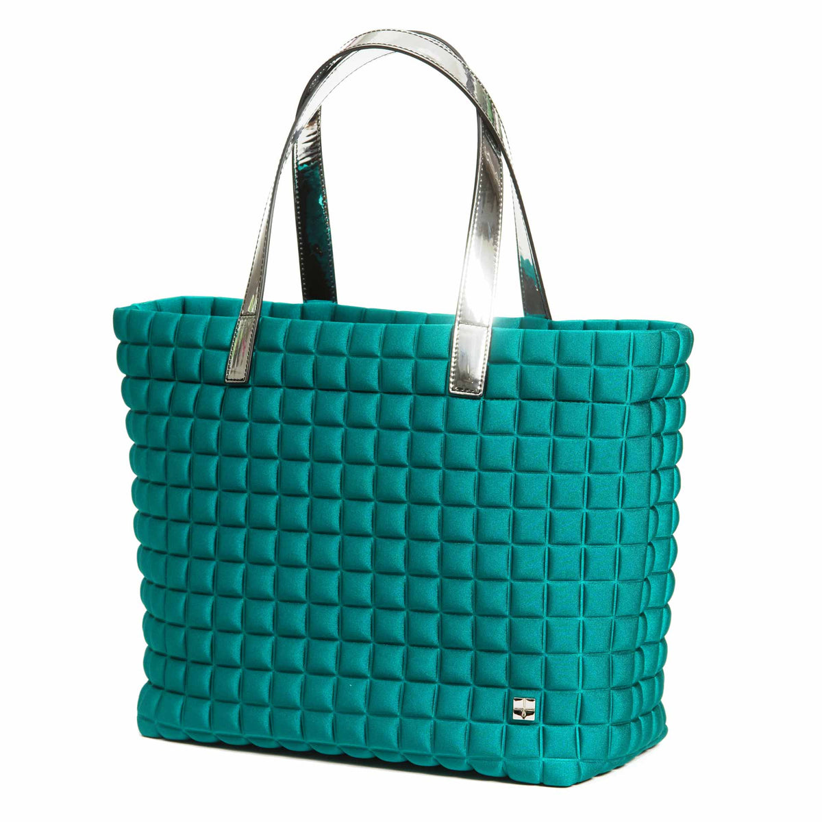 una borsa da donna modello shopping della collezione BPrime Bags, realizzata con il tessuto riciclato termoformato 3D Cube, con chiusura a bottone magnetico, manici e tasca interna in materiali a scelta come pelle, bio veg mais o laminato.