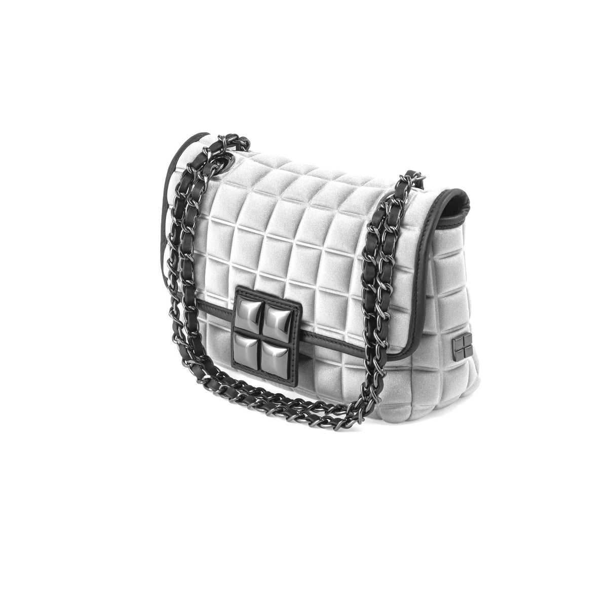 una borsa da donna a tracolla della collezione BPrime Bags, realizzata con il tessuto riciclato termoformato 3D Cube, con chiusura a girello e tracolla a catena regolabile.