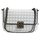 una borsa da donna a tracolla della collezione BPrime Bags, realizzata con il tessuto riciclato termoformato 3D Cube, con chiusura a girello e tracolla a catena regolabile.