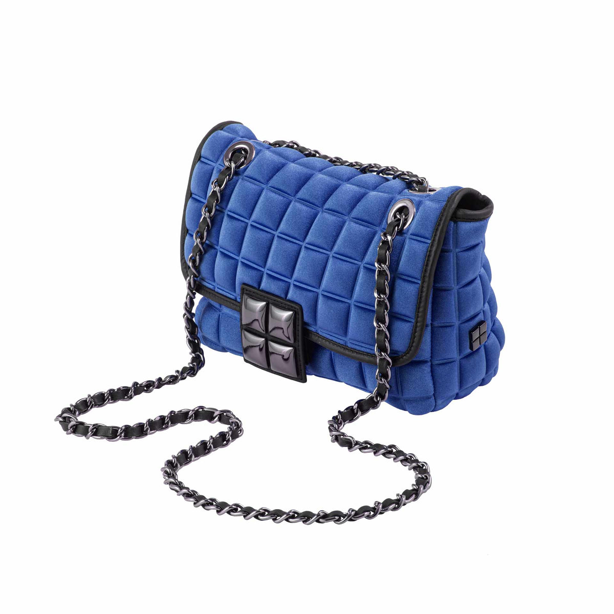 una borsa da donna a tracolla della collezione BPrime Bags, realizzata con il tessuto riciclato termoformato 3D Cube, con chiusura a girello e tracolla a catena regolabile.