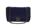 una borsa da donna a tracolla della collezione BPrime Bags, realizzata con il tessuto riciclato termoformato 3D Cube, con chiusura a girello e tracolla a catena regolabile.