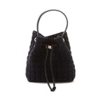 Una borsa a mano da donna modello secchiello della collezione BPrime Bags, in tessuto termoformato 3D Cube, con chiusura con lacci, manico e tracolla rimovibile in pelle.